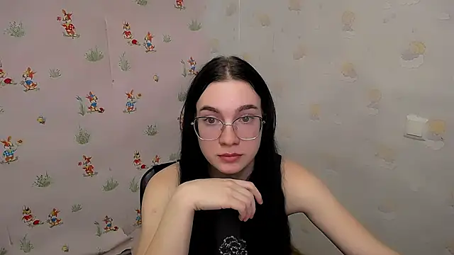 Snapshot of MiraBabe_ chatting on 10.28.25 MiraBabe online show from 10.28.25