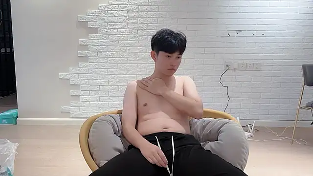 xlong00099 online show from 09.18.25