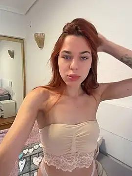 Snapshot of MollyXoXo chatting on 05.27.26 MollyXoXo online show from 05.27.26