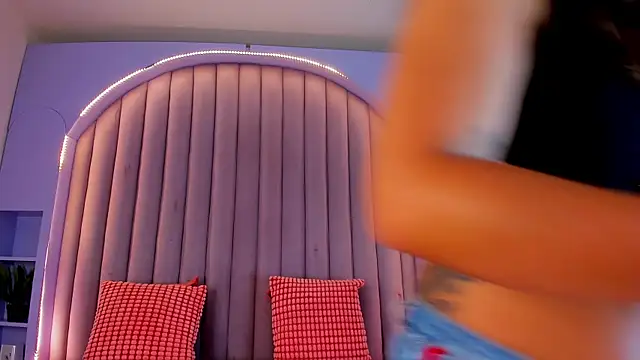 KeendraFox  online show from 09.25.25