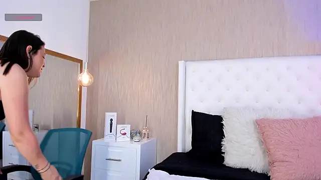 Snapshot of Lucy_Lu17 chatting on 11.07.25 Lucy Lu17 online show from 11.07.25