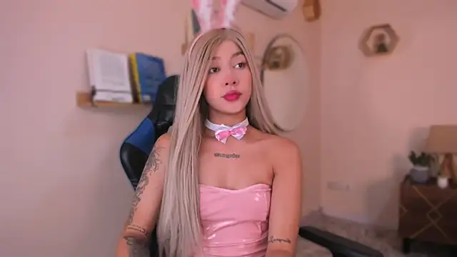 SofiaClarkson online show from 10.31.25