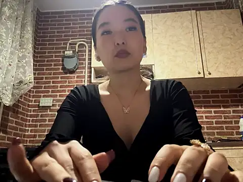 Snapshot of EmmaLeexth chatting on 09.24.25 EmmaLeexth online show from 09.24.25