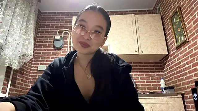 Snapshot of EmmaLeexth chatting on 10.01.25 EmmaLeexth online show from 10.01.25