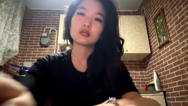 EmmaLeexth online show from 01.10.26