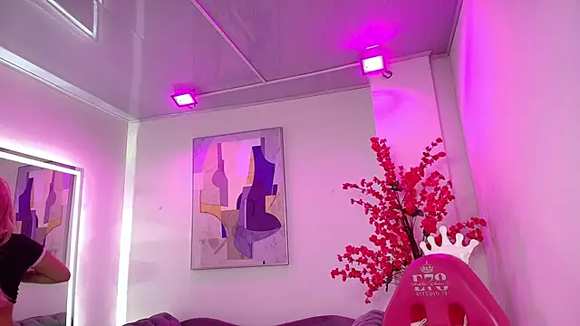 Snapshot of Kitty_rouusse chatting on 10.04.25 Kitty rouusse online show from 10.04.25