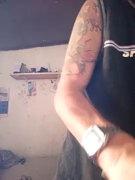 Snapshot of Lionardovssf35 chatting on 12.04.25 Lionardovssf35 online show from 12.04.25