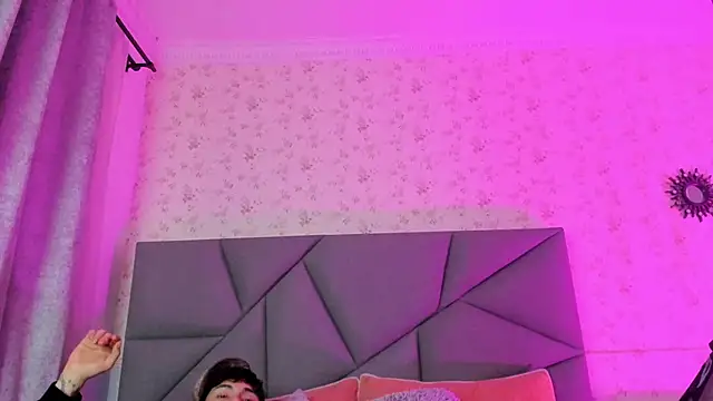 meganandtylerr19 online show from 11.23.25