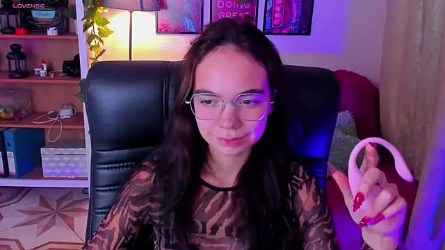 Snapshot of Elise_Noir chatting on 10.17.25 Elise Noir online show from 10.17.25