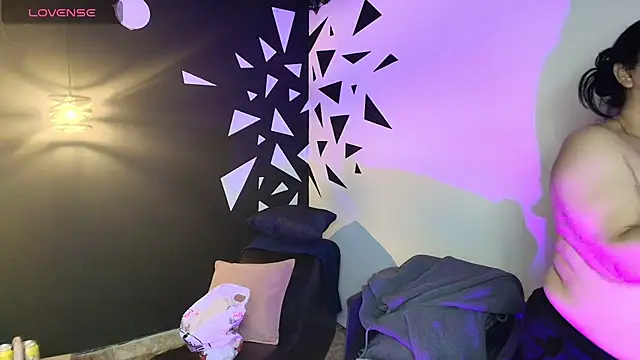 AgataThompson  online show from 10.17.25