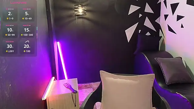 AgataThompson  online show from 11.22.25