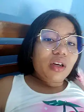 Snapshot of little_onixx chatting on 10.15.25 little onixx online show from 10.15.25