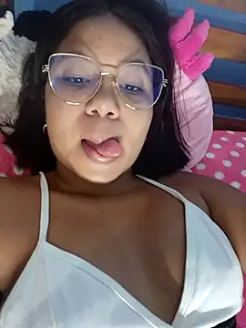 Snapshot of little_onixx chatting on 10.17.25 little onixx online show from 10.17.25