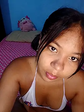 Snapshot of little_onixx chatting on 11.21.25 little onixx online show from 11.21.25