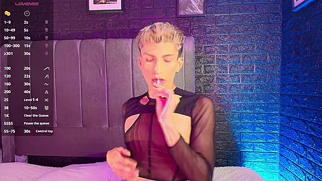 Snapshot of Erick_Velveth chatting on 11.10.25 Erick Velveth online show from 11.10.25