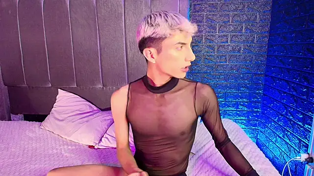 Snapshot of Erick_Velveth chatting on 11.18.25 Erick Velveth online show from 11.18.25