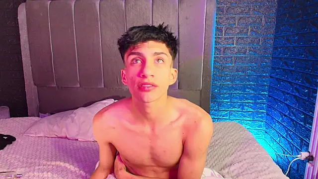 Snapshot of Erick_Velveth chatting on 11.23.25 Erick Velveth online show from 11.23.25