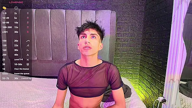 Snapshot of Erick_Velveth chatting on 12.18.25 Erick Velveth online show from 12.18.25