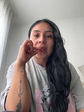 Snapshot of amyross_s1 chatting on 09.26.25 amyross s1 online show from 09.26.25