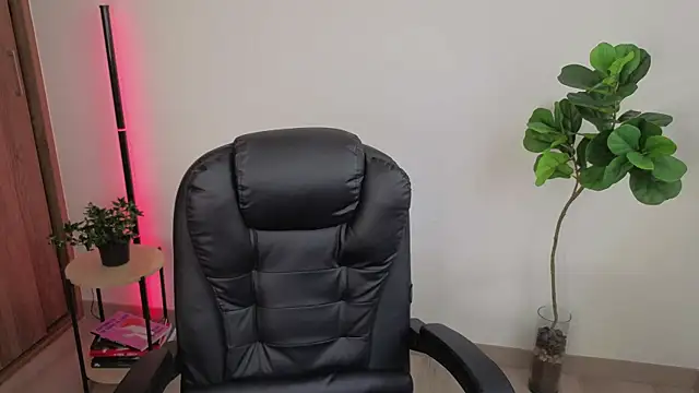 Snapshot of amyross_s1 chatting on 10.12.25 amyross s1 online show from 10.12.25