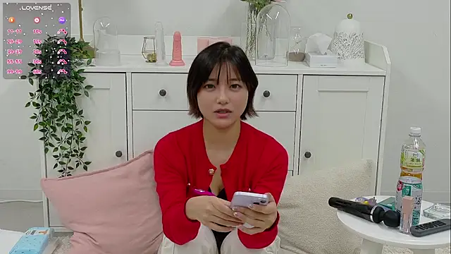 Snapshot of OnigiriJapan chatting on 12.18.25 OnigiriJapan online show from 12.18.25