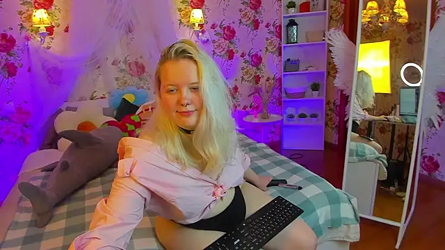 RoseThomas  online show from 11.07.25