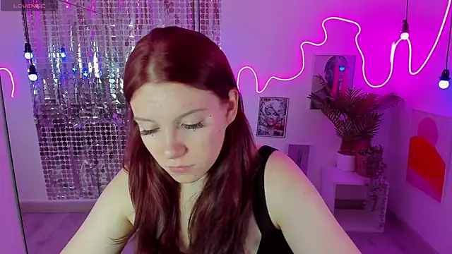Snapshot of Layla_Glam chatting on 10.17.25 Layla Glam online show from 10.17.25
