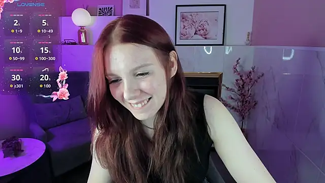 Snapshot of Layla_Glam chatting on 10.22.25 Layla Glam online show from 10.22.25
