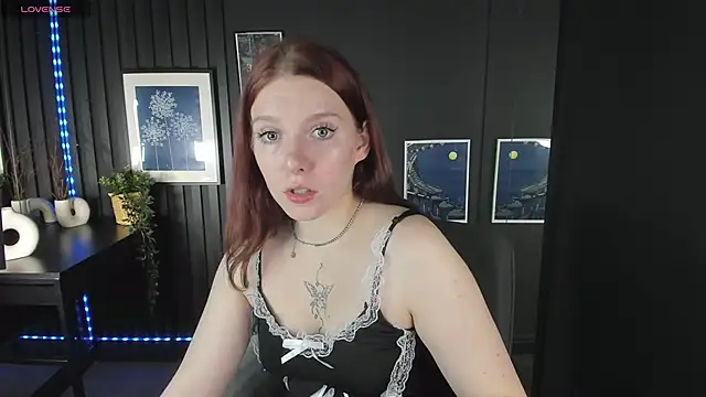 Layla Glam online show from 11.01.25