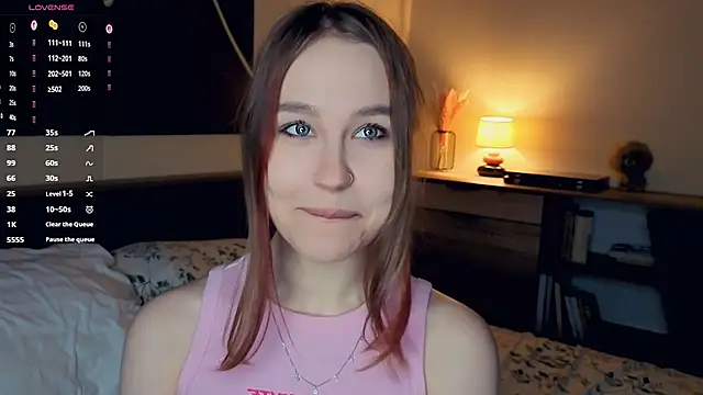 Snapshot of MaliaBourraine chatting on 11.29.25 MaliaBourraine online show from 11.29.25