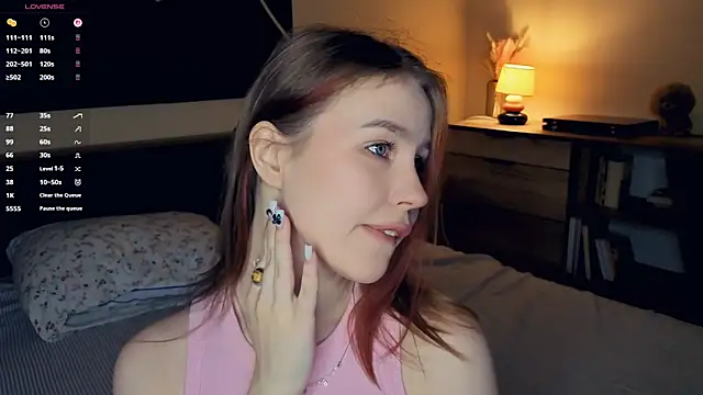 Snapshot of MaliaBourraine chatting on 12.04.25 MaliaBourraine online show from 12.04.25