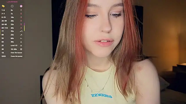 Snapshot of MaliaBourraine chatting on 12.05.25 MaliaBourraine online show from 12.05.25