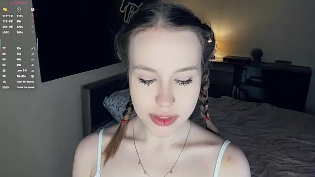 Snapshot of MaliaBourraine chatting on 12.14.25 MaliaBourraine online show from 12.14.25