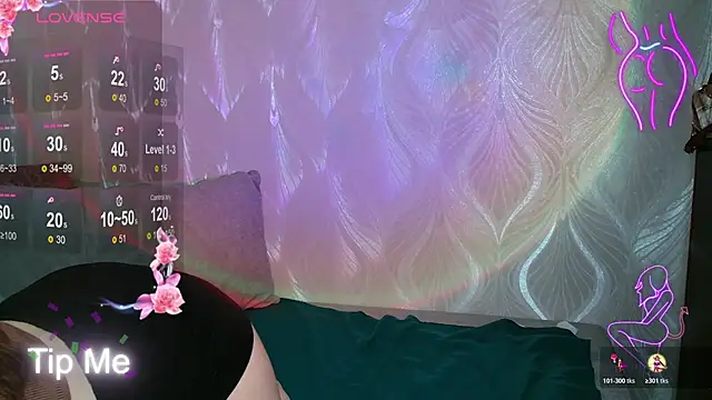 Snapshot of ViolettaMoll chatting on 10.21.25 ViolettaMoll online show from 10.21.25