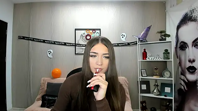 Snapshot of EllaClarke chatting on 10.30.25 EllaClarke online show from 10.30.25