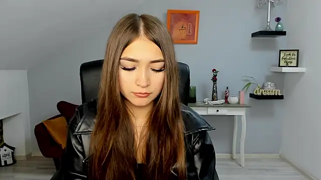 Snapshot of EllaClarke chatting on 11.16.25 EllaClarke online show from 11.16.25