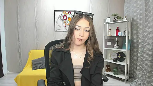 EllaClarke online show from 05.02.26