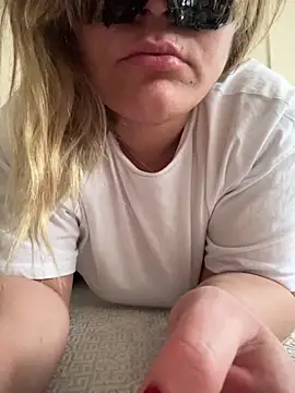 Snapshot of Heidaa chatting on 12.21.25 Heidaa online show from 12.21.25