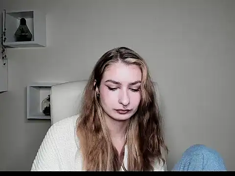 NinaBlond1 online show from 10.28.25