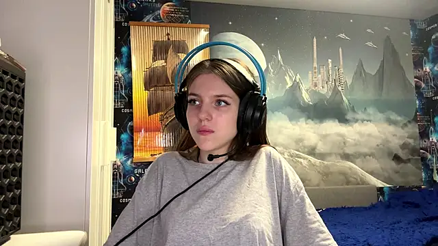 Elira Breeze online show from 11.11.25