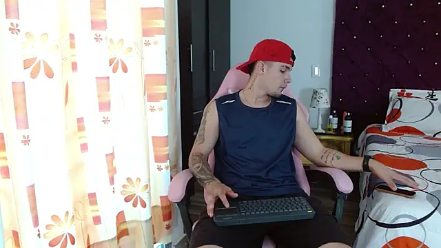 Snapshot of BooyHott_ chatting on 10.25.25 BooyHott online show from 10.25.25