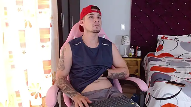 Snapshot of BooyHott_ chatting on 10.26.25 BooyHott online show from 10.26.25