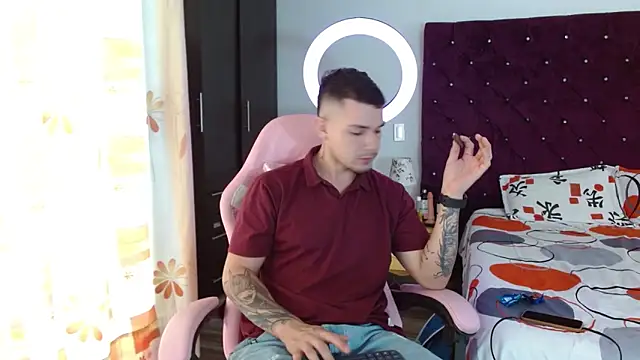 Snapshot of BooyHott_ chatting on 10.30.25 BooyHott online show from 10.30.25