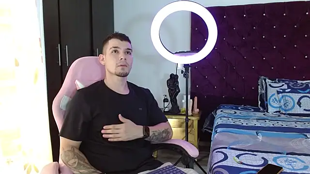 Snapshot of BooyHott_ chatting on 11.05.25 BooyHott online show from 11.05.25