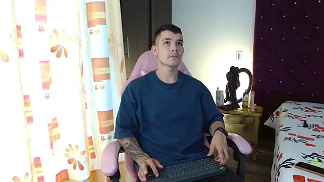 Snapshot of BooyHott_ chatting on 11.14.25 BooyHott online show from 11.14.25