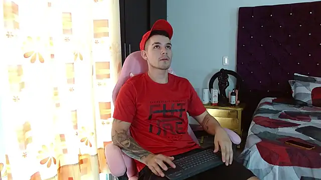 Snapshot of BooyHott_ chatting on 11.19.25 BooyHott online show from 11.19.25