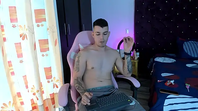 Snapshot of BooyHott_ chatting on 11.23.25 BooyHott online show from 11.23.25