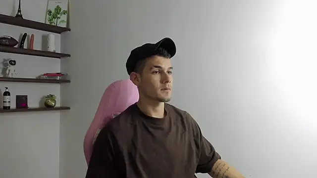 Snapshot of BooyHott_ chatting on 12.14.25 BooyHott online show from 12.14.25