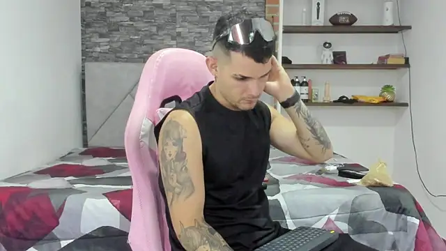 BooyHott  online show from 02.12.26