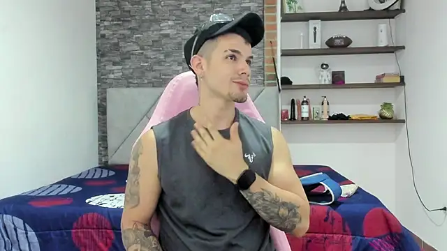 BooyHott  online show from 02.18.26